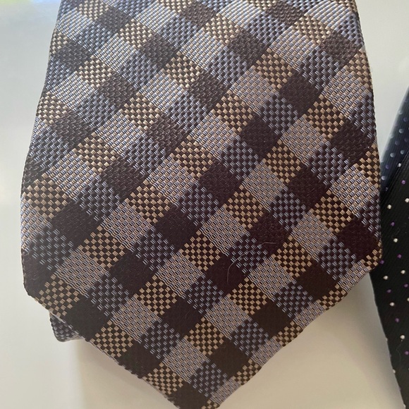 2 Ties Bundle: Tommy Hilfiger/J. Dolhomut - Picture 5 of 6